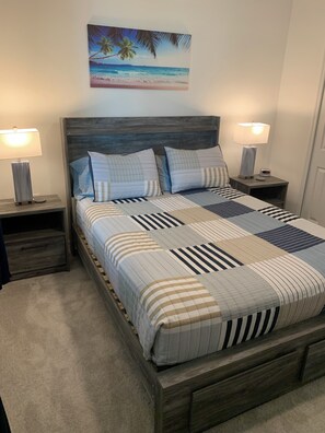 2 عدّة غرف نوم ومكواة/لوح كي وواي فاي وملاءات أسرّة