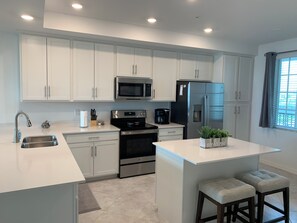 Micro-ondes, four, plaque de cuisson, lave-vaisselle