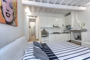 1 bedroom, in-room safe, iron/ironing board, free WiFi