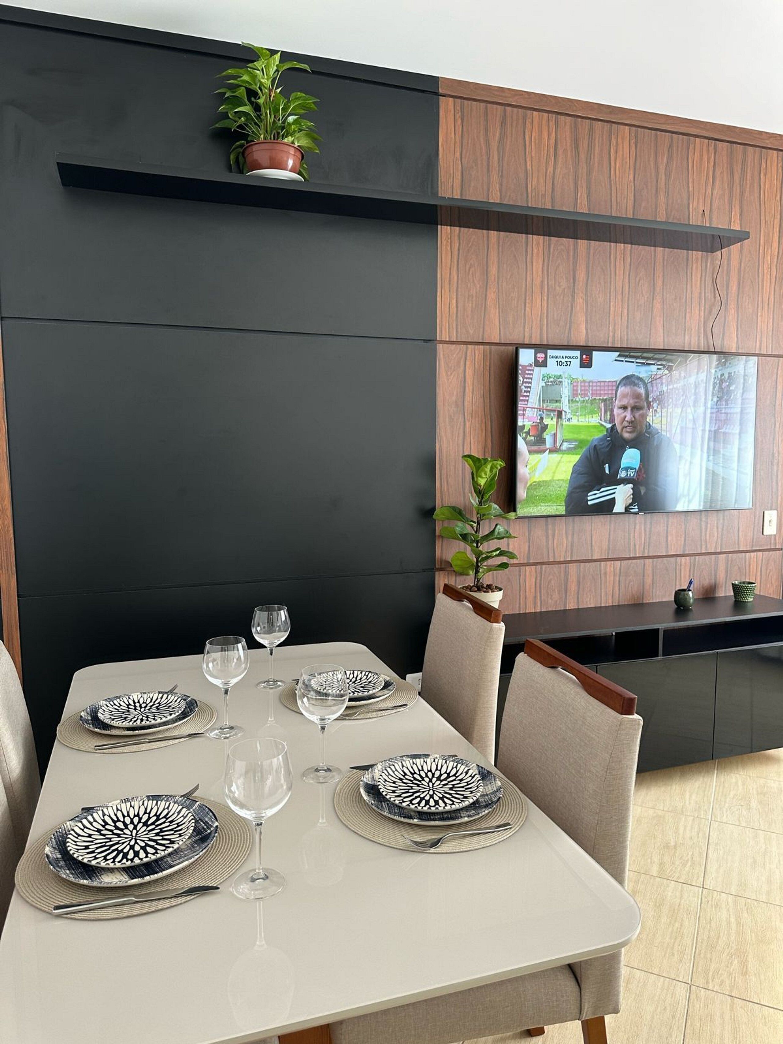 Basic Apartment | Dining