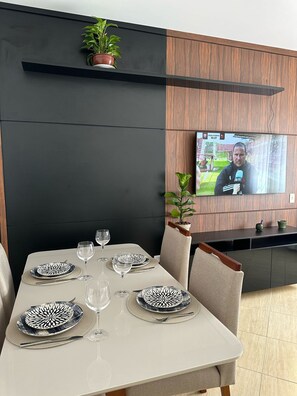 Basic Apartment | Dining - Prédio Costa apto 04  (São Roque)