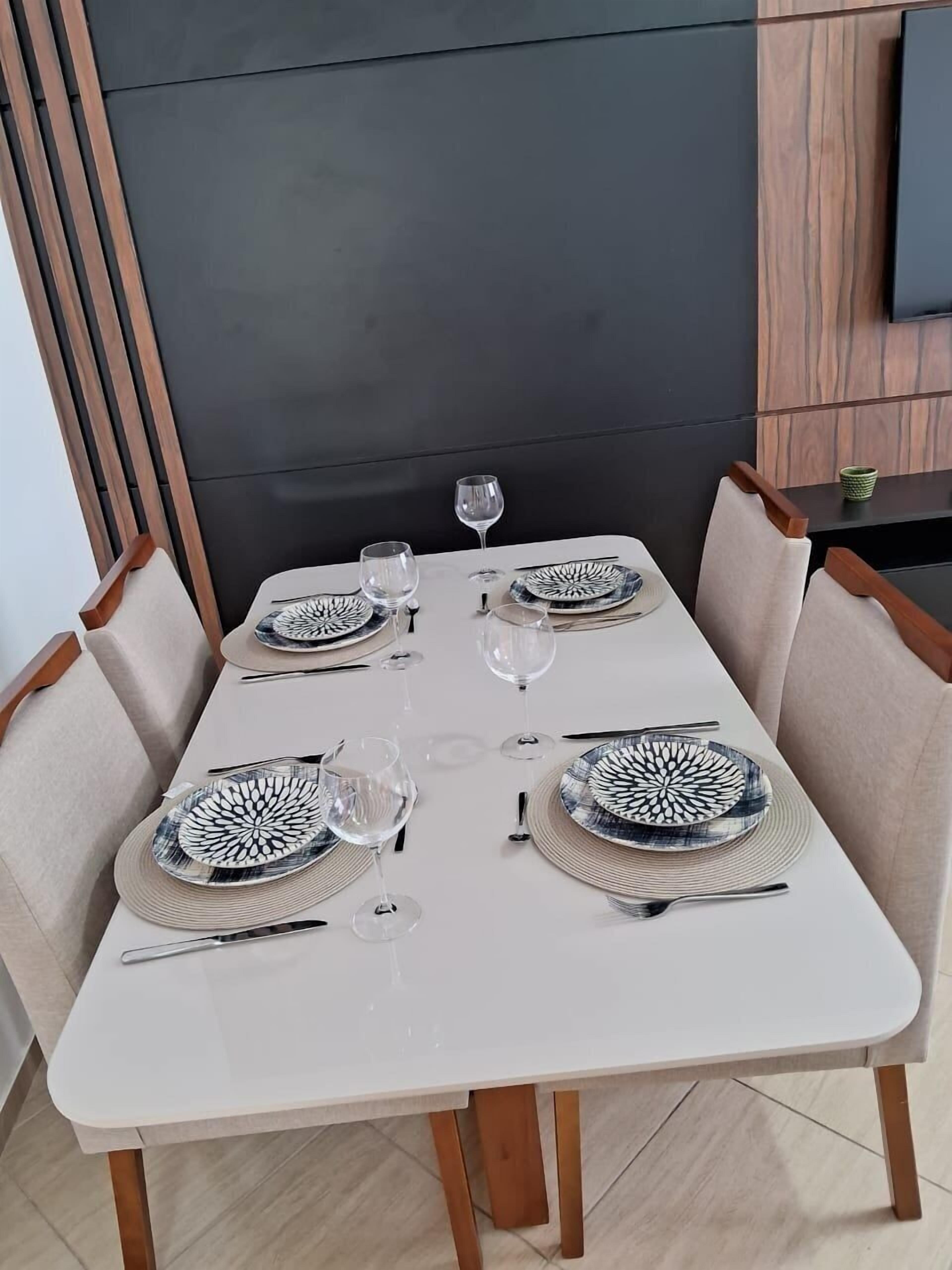 Basic Apartment | Dining