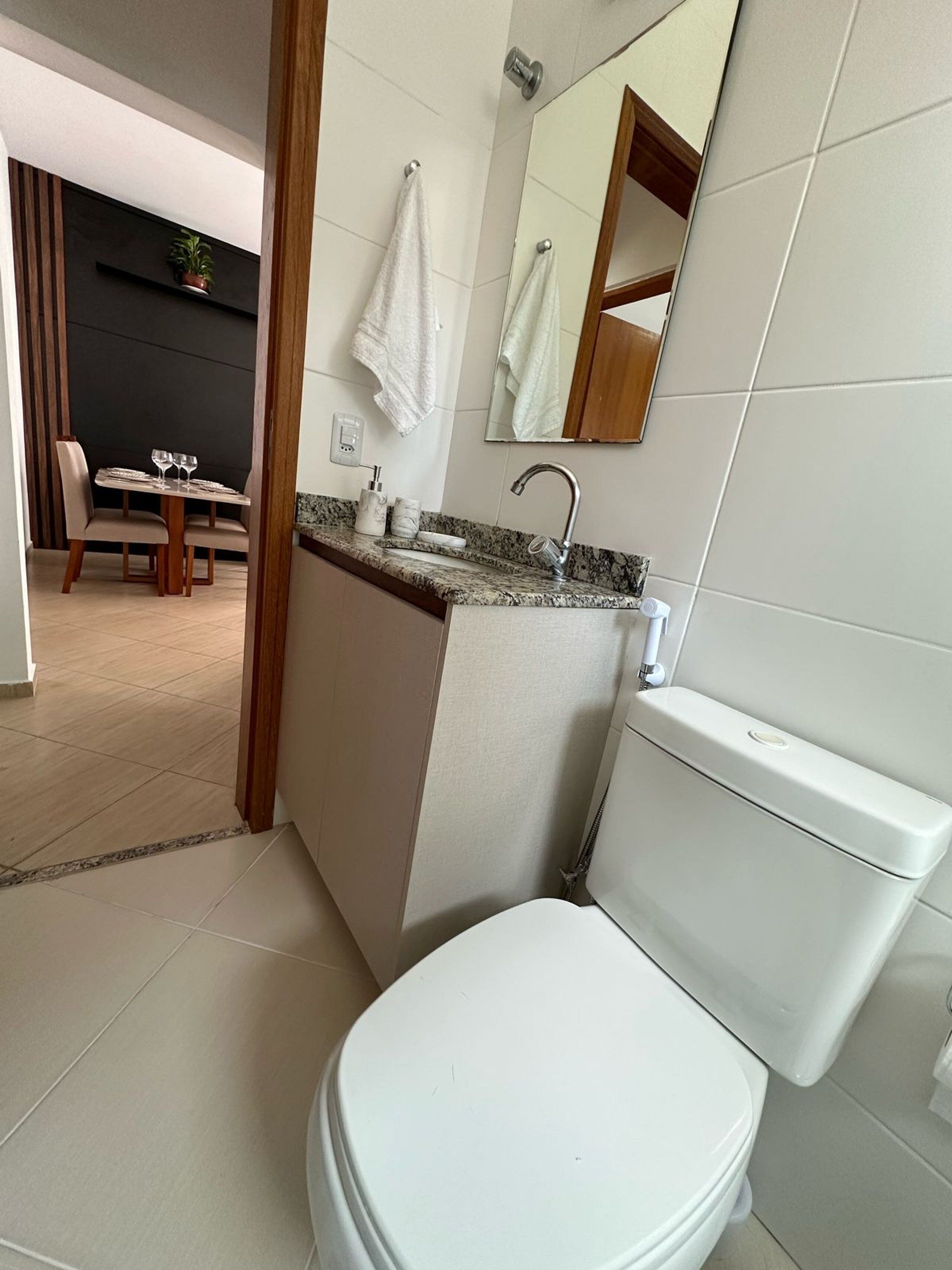 Basic Apartment | Bathroom
