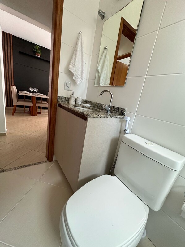 Basic Apartment | Bathroom - Prédio Costa apto 04 (São Roque)