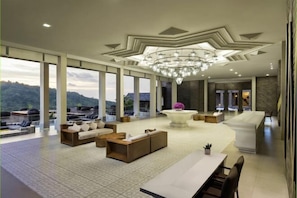 المنشأة من الداخل