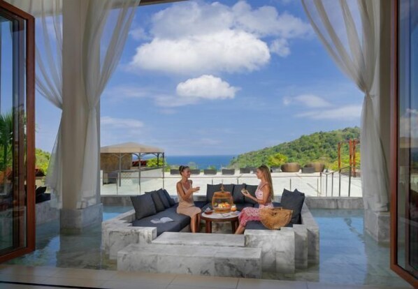 المنشأة من الداخل