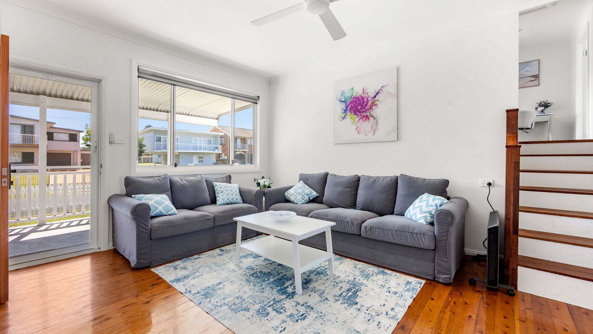 Smart TV, books, stereo