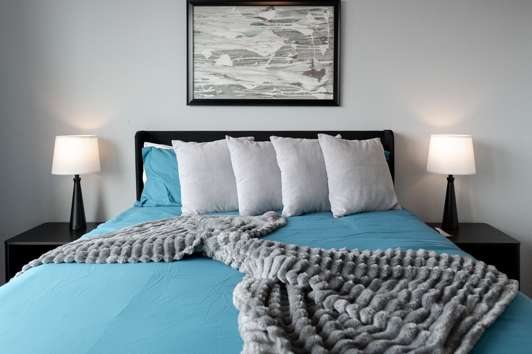 Tabla de planchar con plancha, wifi y ropa de cama 