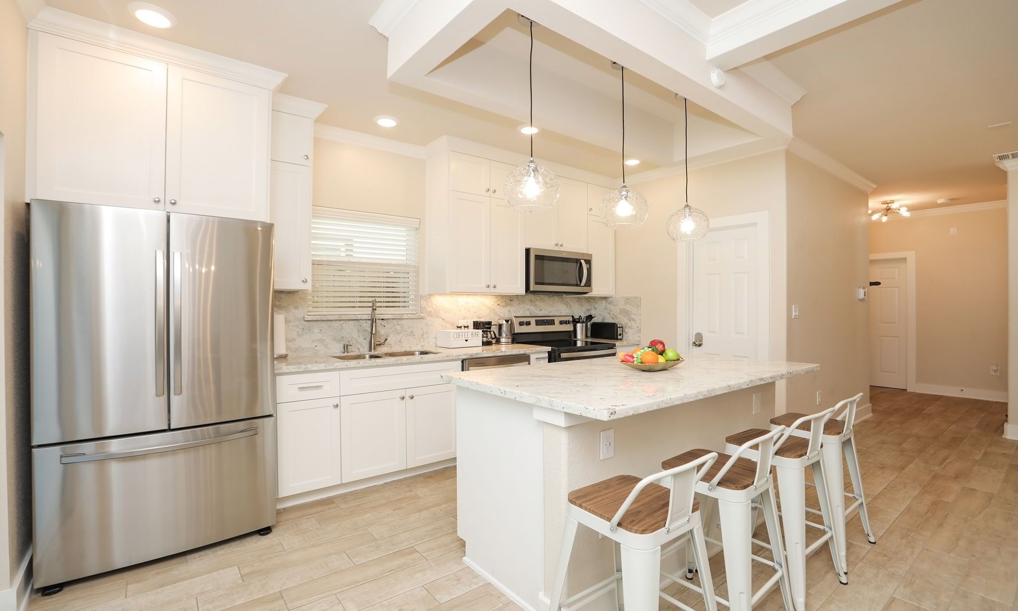 Mikrovågsugn, ugn, spishäll och diskmaskin