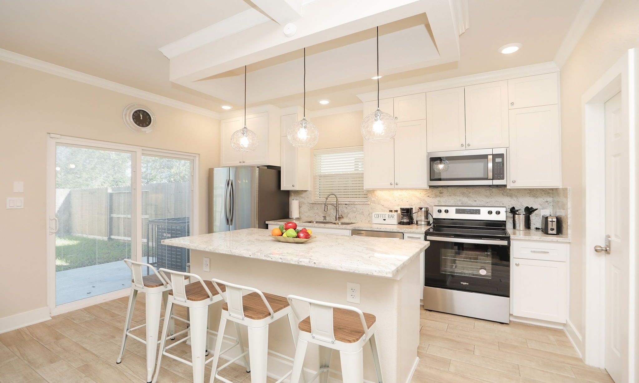 Micro-ondes, four, plaque de cuisson, lave-vaisselle