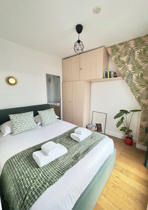 Free WiFi, bed sheets