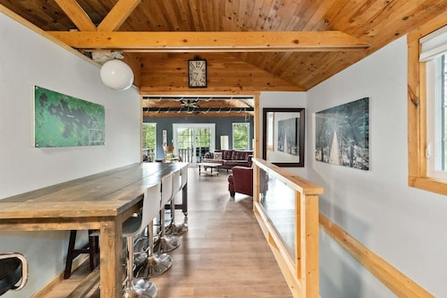 Charming Cottage on the Lake - Family and Pet Friendly