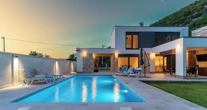Bunica Spring Villa