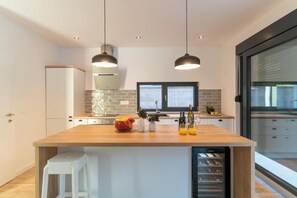 Fridge, oven, stovetop, dishwasher - Bunica Spring Villa (Mostar)