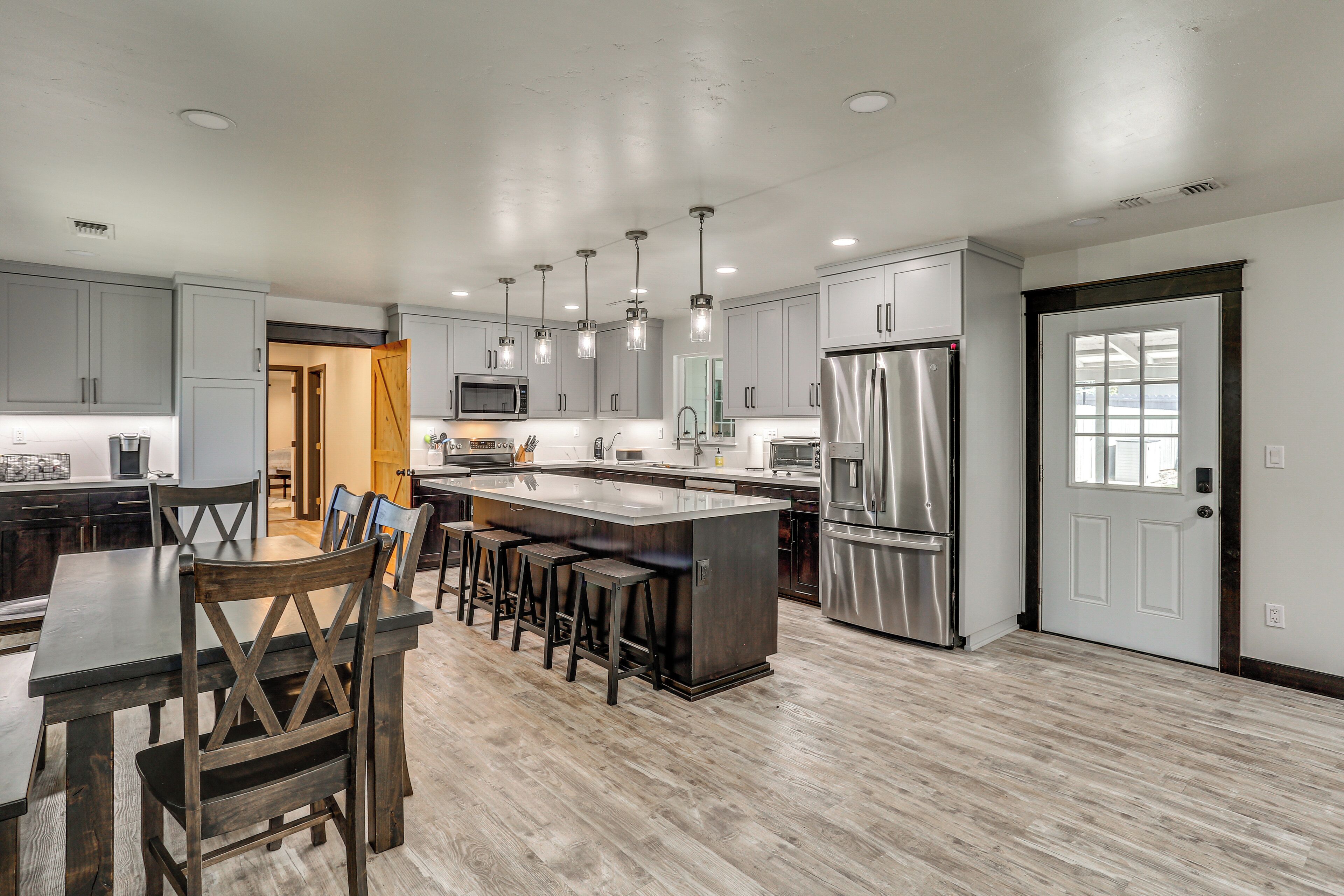 Fridge, microwave, stovetop, dishwasher