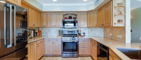 Refrigerador, microondas, placa de cocina, lavavajillas