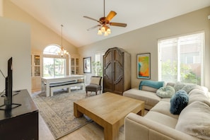 TV, fireplace, video games, books - Lakefront Living! Huge Phoenix Home w/ Pool Table (Phoenix)