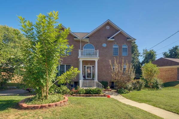 Exterior - Take Metro to DC! Family Home in Springfield (Springfield)
