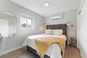 1 slaapkamer, een strijkplank/strijkijzer, wifi, beddengoed