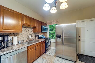 Walk to University of Cincinnati: Historic Home!