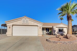 Exterior - Pool, Games & Views! Lake Havasu City Family Home (Lake Havasu City)