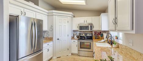 Fridge, microwave, stovetop, dishwasher