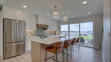 Microonde, forno, piano cottura, lavastoviglie