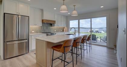 Premium Pewaukee Lakefront Home
