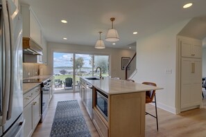 Microonde, forno, piano cottura, lavastoviglie