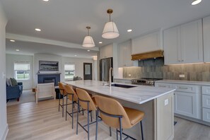Microwave, oven, stovetop, dishwasher - Premium Pewaukee Lakefront Home (Pewaukee)