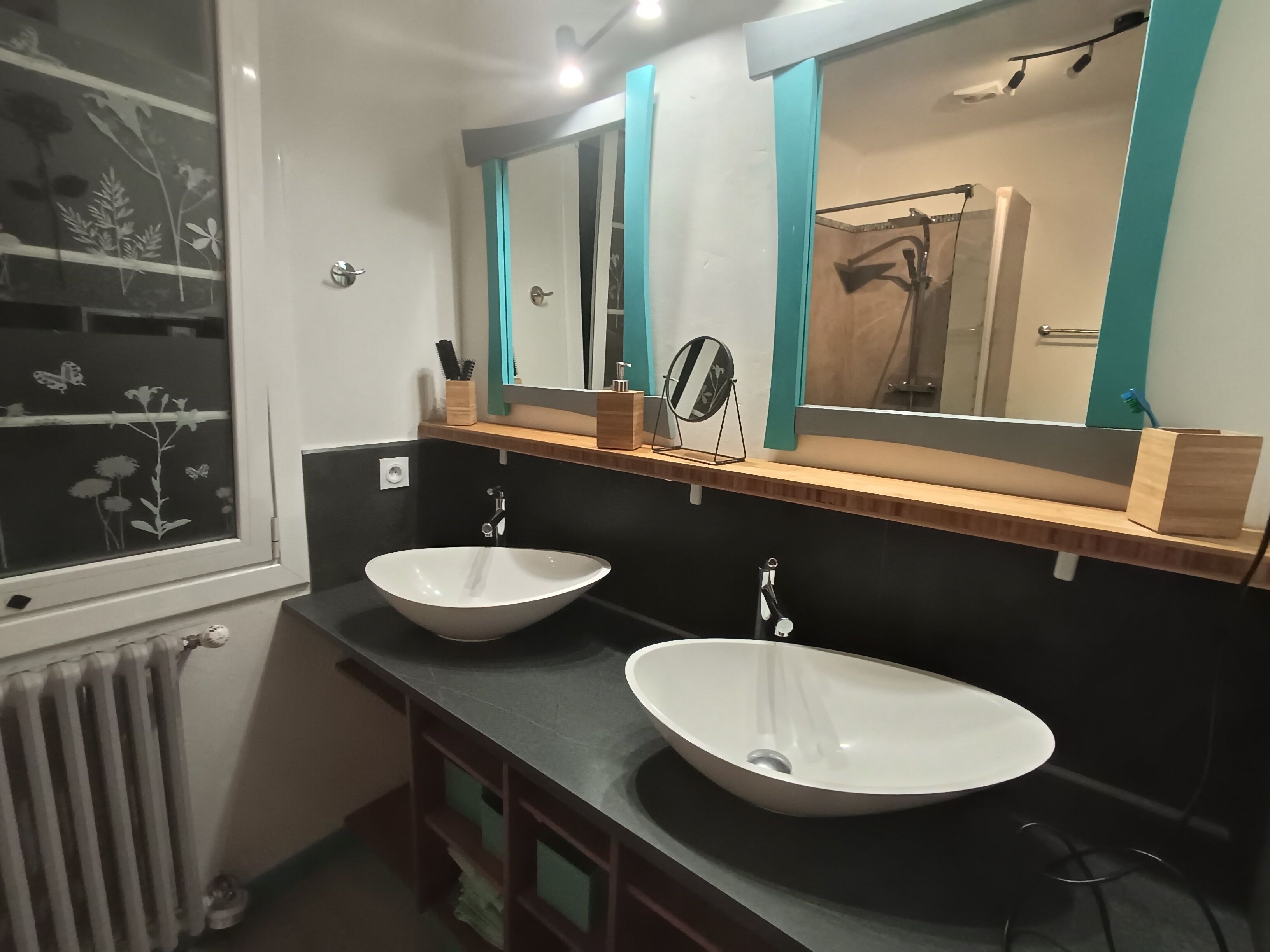 Douche, sèche-cheveux