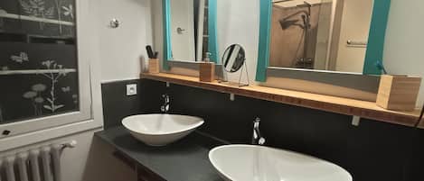 Douche, séchoir à cheveux