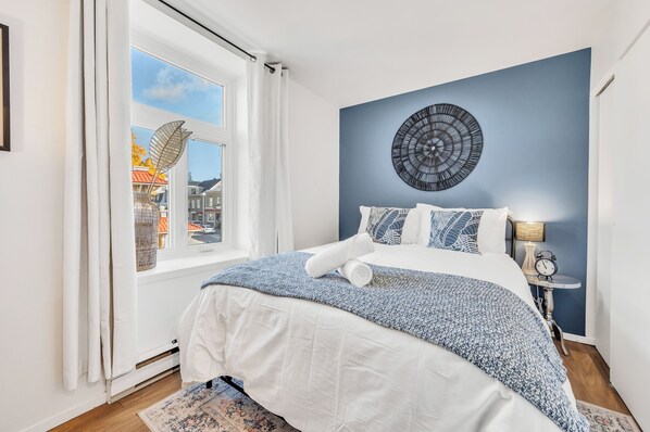 2 bedrooms, iron/ironing board, WiFi, bed sheets