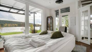 Escritorio, wifi y ropa de cama