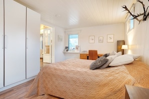 Fer et planche à repasser, accès Internet, draps fournis