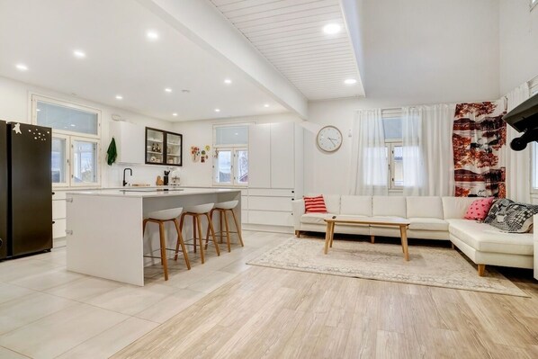 Televisión, chimenea