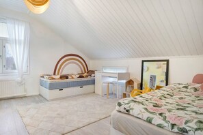 4 habitaciones, tabla de planchar con plancha, internet y ropa de cama 