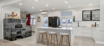 Luxury Villa Riverside, Private Sauna & Wifi