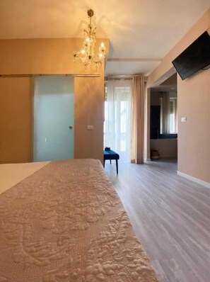 3 bedrooms, WiFi, bed sheets - Spacious Accommodation in the Historic Center (Trento)