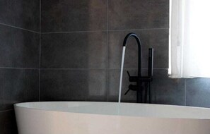 Doccia, asciugacapelli, bidet, asciugamani