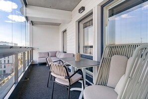 Outdoor dining - Aurora Sky Penthouse, Sauna, Free Wifi & Parking (Rovaniemi)