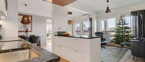 المنشأة من الداخل