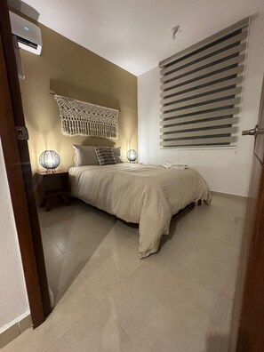 3 habitaciones, tabla de planchar con plancha, wifi y ropa de cama 