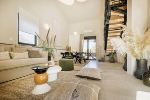 TV, books - Charming New 3BR Villa for 6+2 with Private Pool (Višnjan)