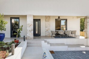 Outdoor dining - Charming New 3BR Villa for 6+2 with Private Pool (Višnjan)