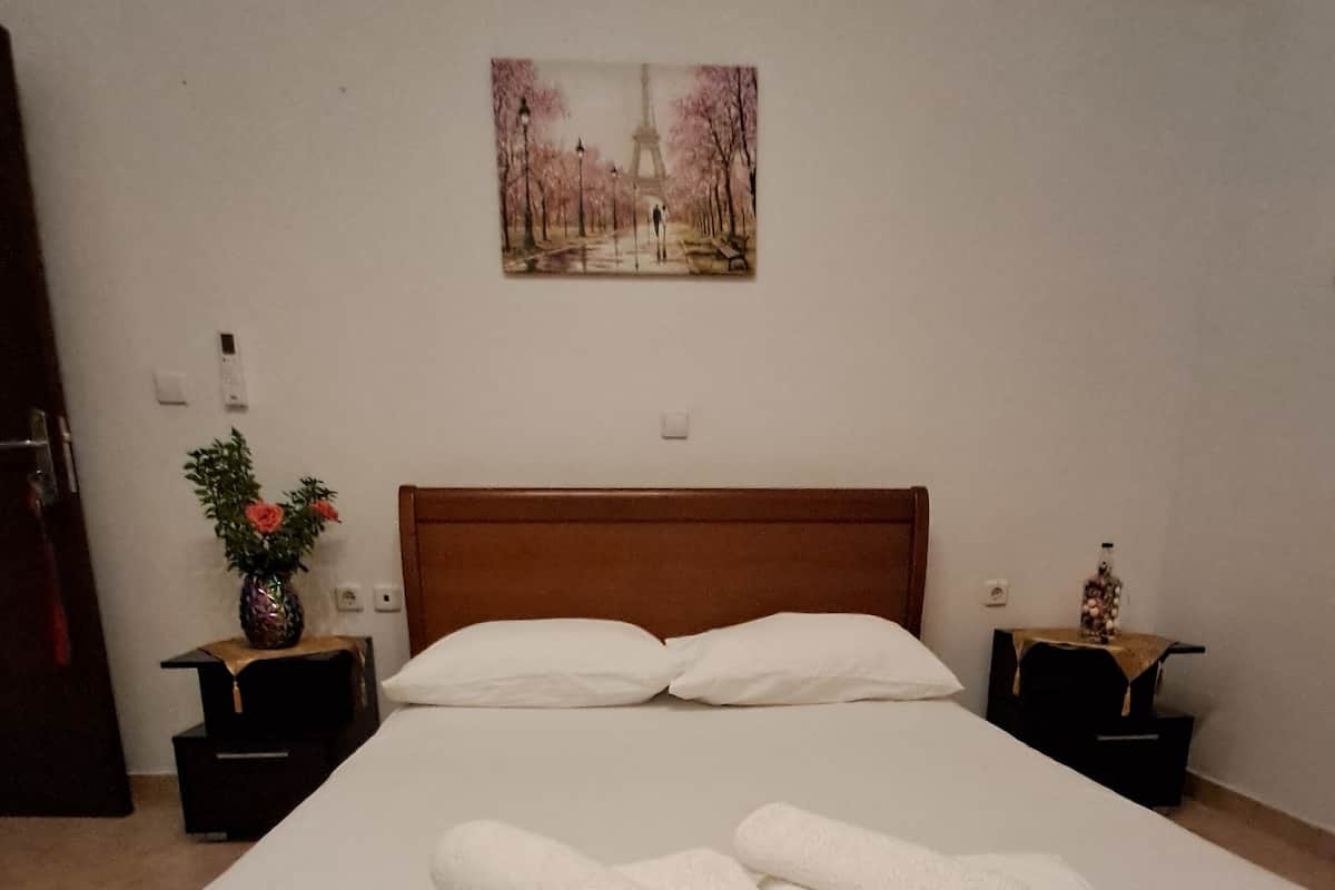 Economy Room, Balcony, Courtyard View | Free WiFi