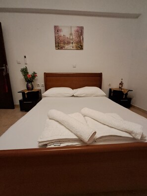 Economy Room, Balcony, Courtyard View | Free WiFi - Galinis Rooms (Rhodes)