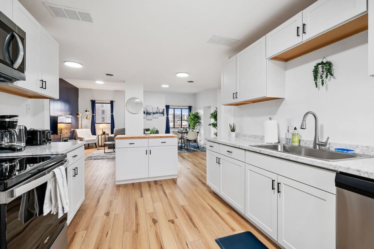 Geladeira, micro-ondas, fogão, cooktop