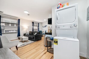 Interior - Cozy King Suite|Central, Workspace + Free Parking (Pittsburgh)
