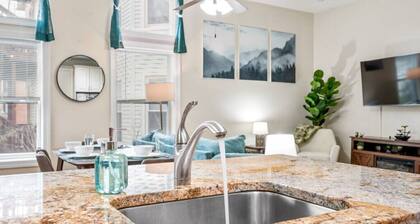 Stunning 2 BR King Bed Suite ~ Steps from Walnut